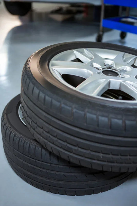 Equipo o llantas de fábrica para carro: lo que debes saber