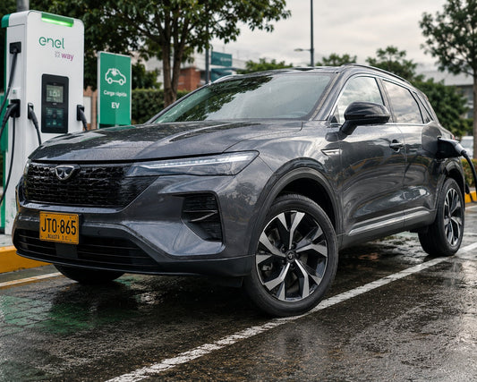 Llantas para carros eléctricos e híbridos en Colombia: lo que nadie te dice